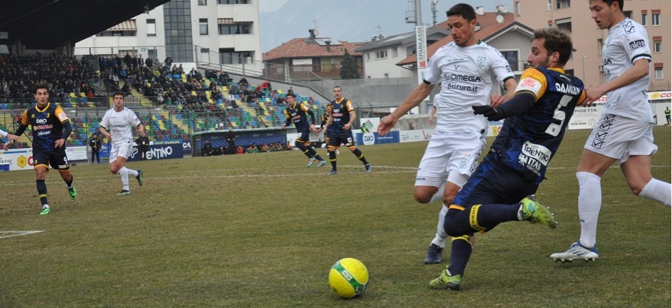 Foto di Carmelo Ossanna Calcio serie C. Il Trento va ko dopo 9 gare senza sconfitte